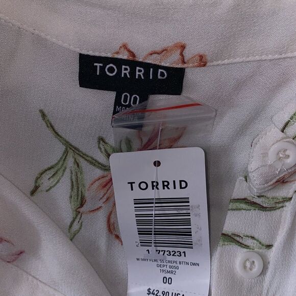 TORRID Ivory Floral Crepe Button Blouse-00 NWT - Picture 5 of 7